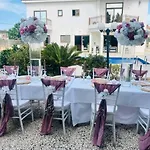 Villa Mansion Ideal For 3 Families Or *