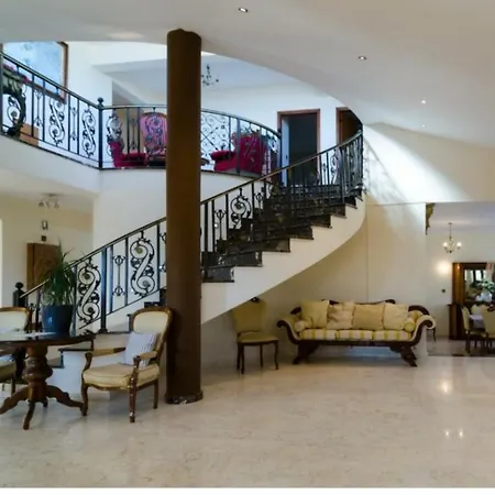 Mansion Ideal For 3 Families Or Villa