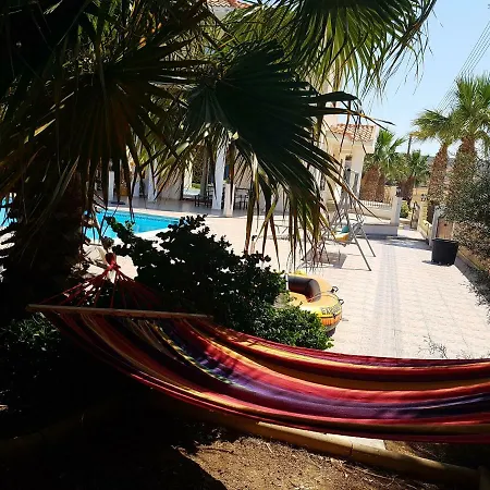 Villa Mansion Ideal For 3 Families Or *