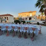 Mansion Ideal For 3 Families Or *