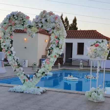 Villa Mansion Ideal For 3 Families Or