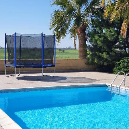 Villa Mansion Ideal For 3 Families Or *