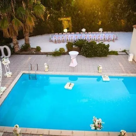 Villa Mansion Ideal For 3 Families Or Larnaca