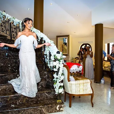 Mansion Ideal For 3 Families Or *