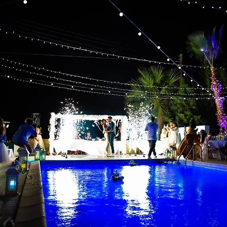 Mansion Ideal For 3 Families Or * Lárnaca