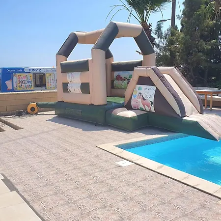 Mansion Ideal For 3 Families Or Ларнака