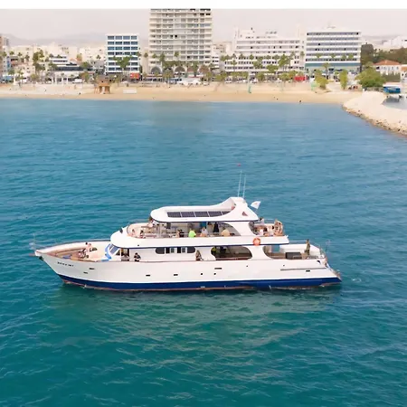 Mansion Ideal For 3 Families Or * Lárnaca