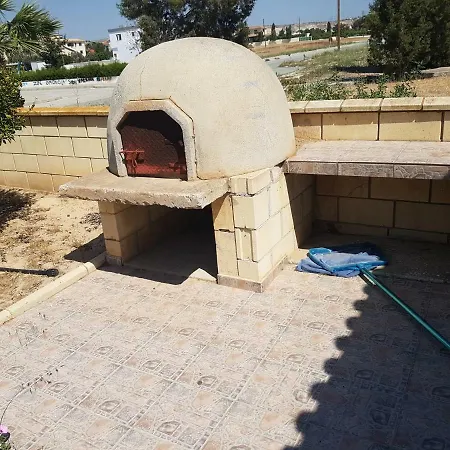 Mansion Ideal For 3 Families Or Вилла Ларнака