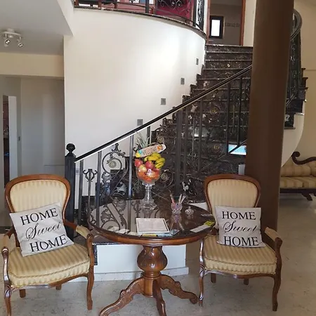 Mansion Ideal For 3 Families Or Ларнака