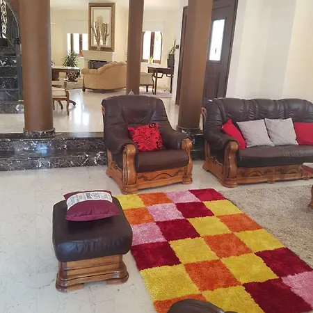 Mansion Ideal For 3 Families Or Вилла Ларнака
