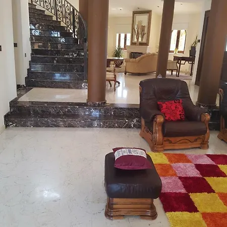 Mansion Ideal For 3 Families Or * Lárnaca