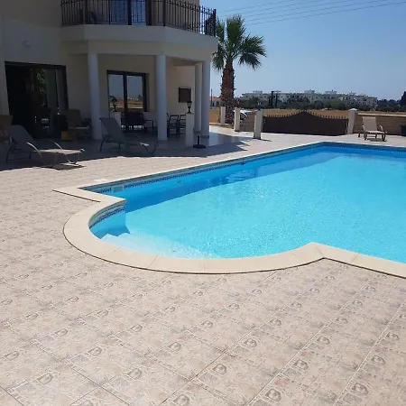 Villa Mansion Ideal For 3 Families Or