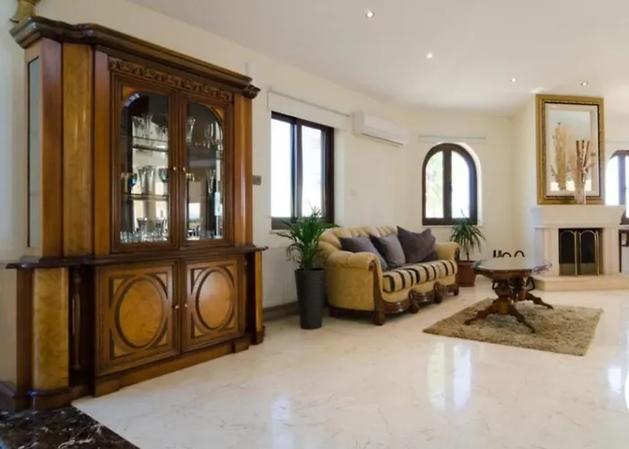 Βίλα Mansion Ideal For 3 Families Or