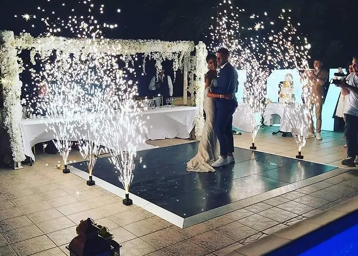 Mansion Ideal For 3 Families Or Βίλα Λάρνακα