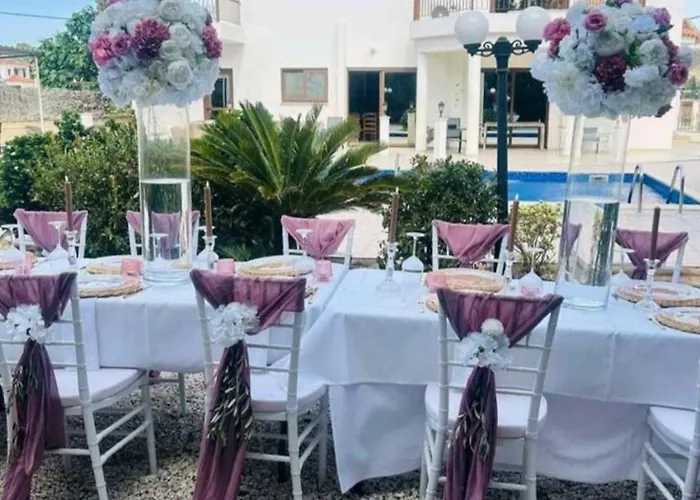 Vila Mansion Ideal For 3 Families Or *