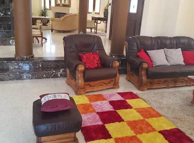 Mansion Ideal For 3 Families Or Vila Larnaca