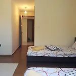 Mansion Ideal For 3 Families Or 拉纳卡