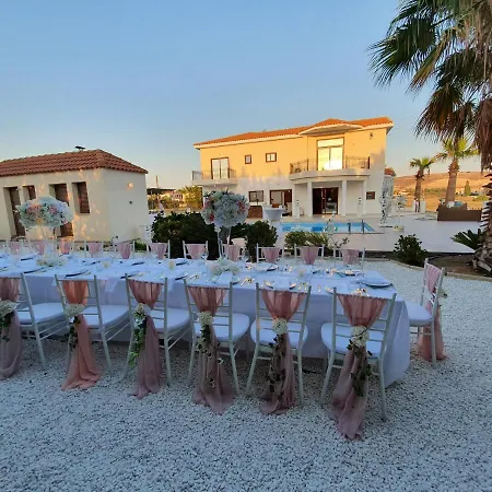 Mansion Ideal For 3 Families Or *