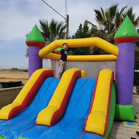 Mansion Ideal For 3 Families Or * لارنكا