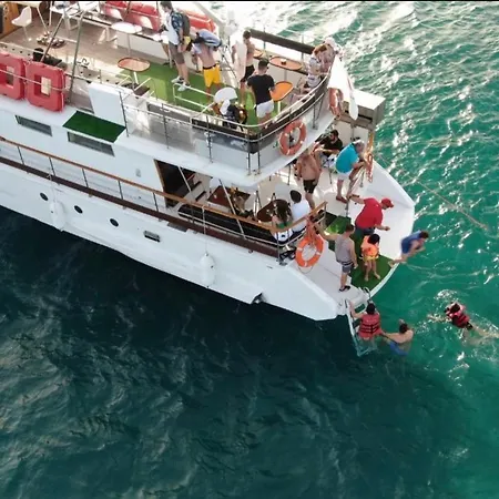 Mansion Ideal For 3 Families Or Vila *