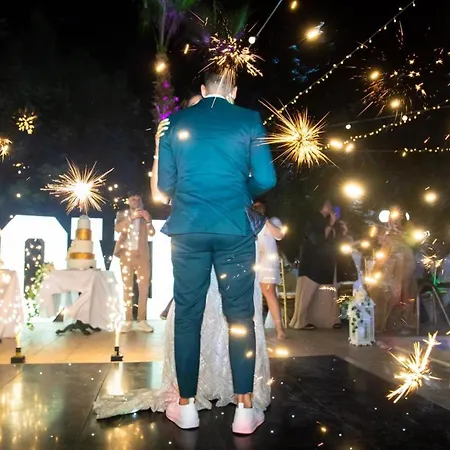 فيلة Mansion Ideal For 3 Families Or لارنكا