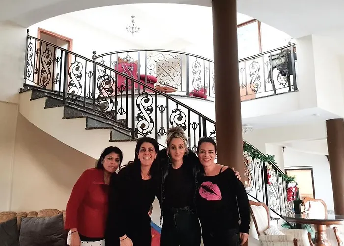 Mansion Ideal For 3 Families Or Vila *