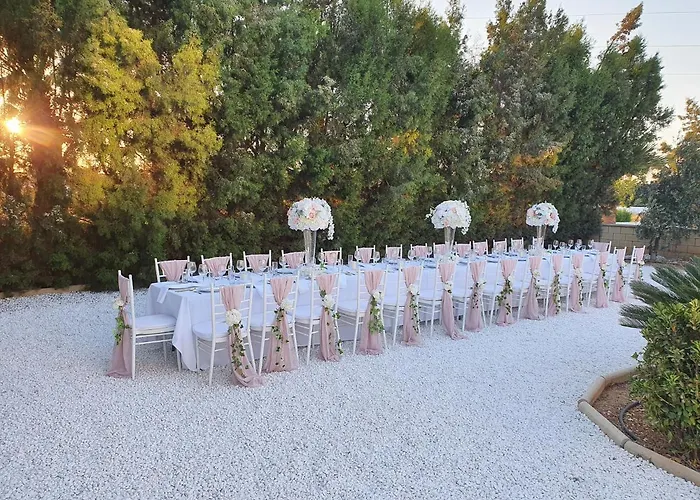 Mansion Ideal For 3 Families Or Vila *