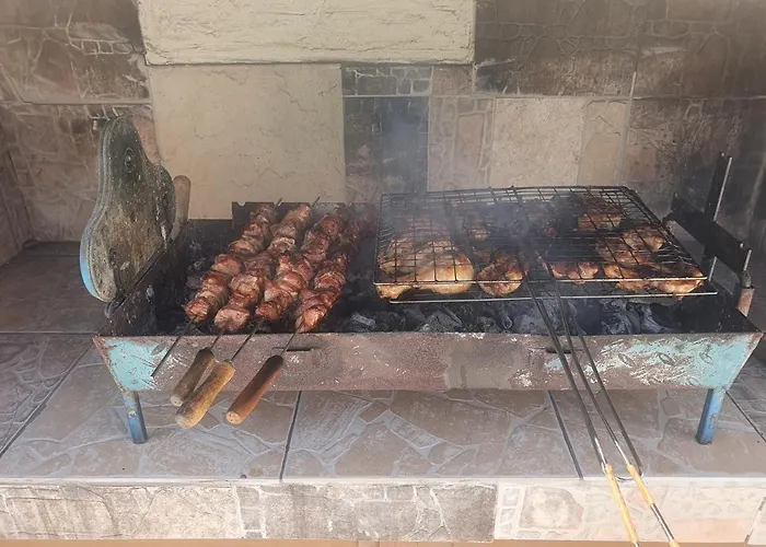 Mansion Ideal For 3 Families Or Vila *