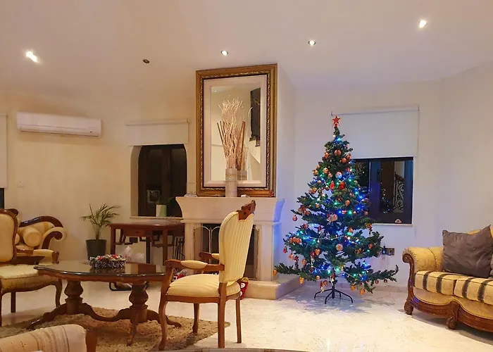 Mansion Ideal For 3 Families Or Vila