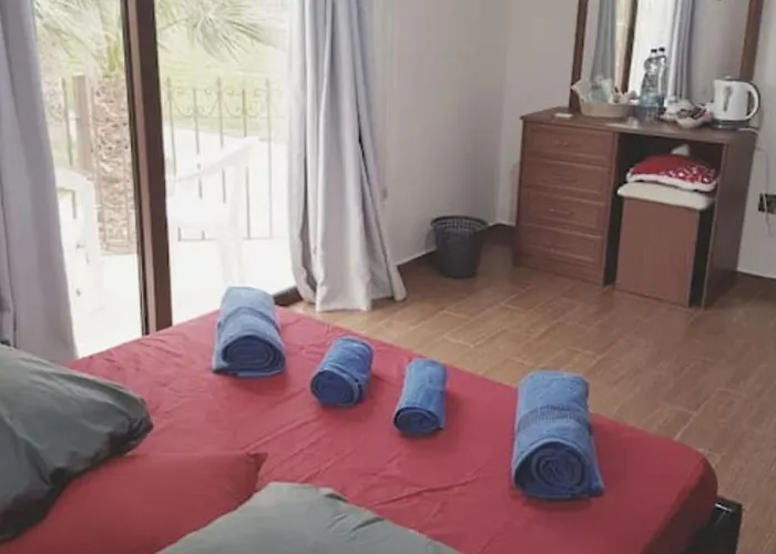 Vila Mansion Ideal For 3 Families Or *