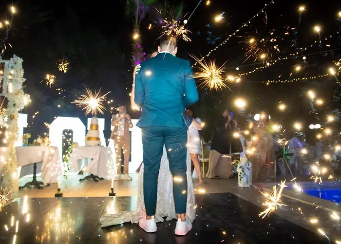 Vila Mansion Ideal For 3 Families Or Larnaca