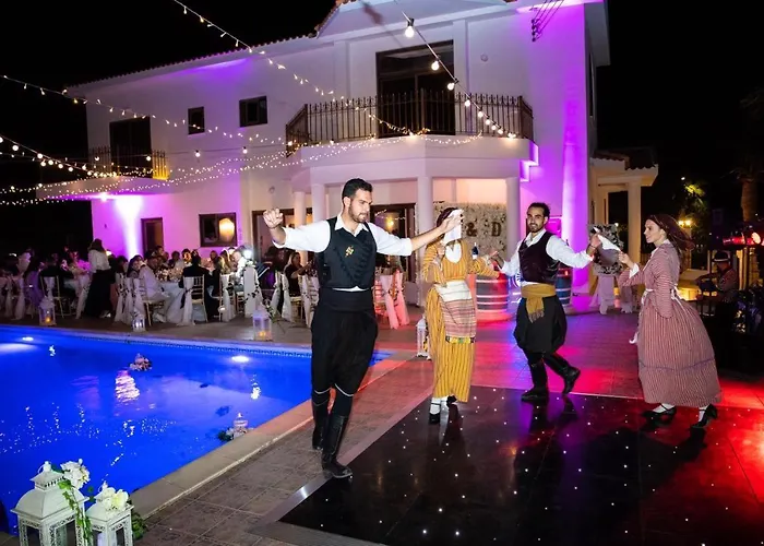 Vila Mansion Ideal For 3 Families Or Larnaca