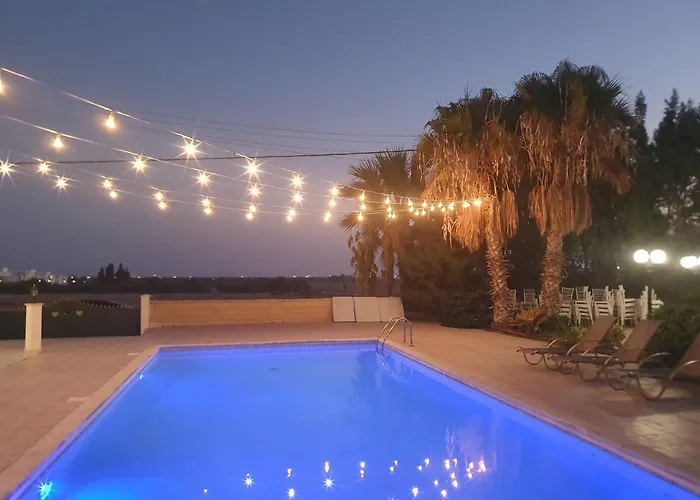 Mansion Ideal For 3 Families Or Vila *