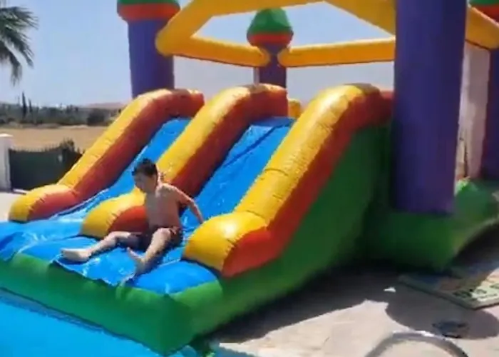 Mansion Ideal For 3 Families Or Vila Larnaca