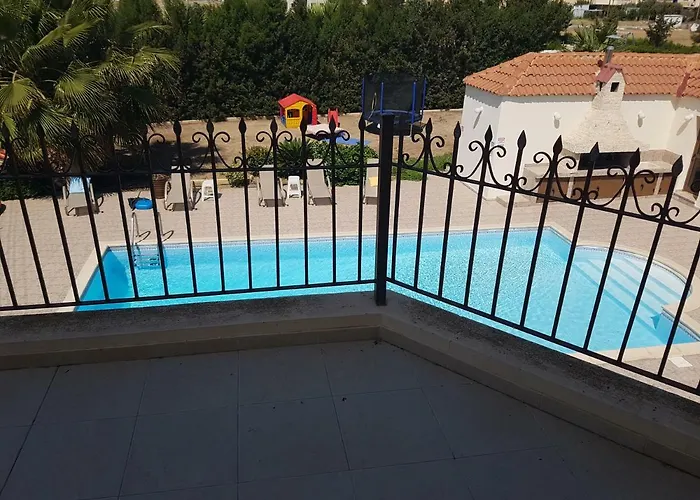 Vila Mansion Ideal For 3 Families Or