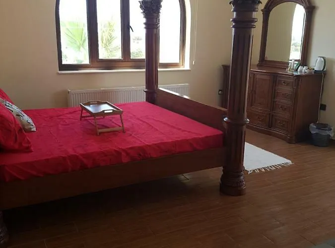 Vila Mansion Ideal For 3 Families Or