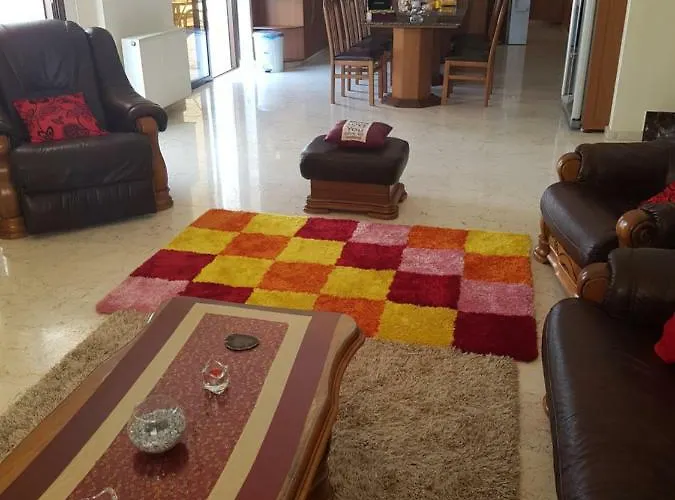 Mansion Ideal For 3 Families Or